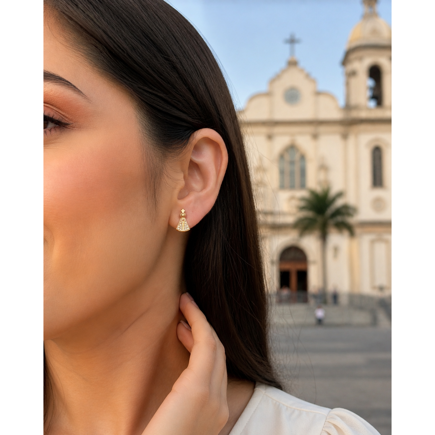 Brinco Nossa Senhora Aparecida Proteção Sagrada  Semi jóias